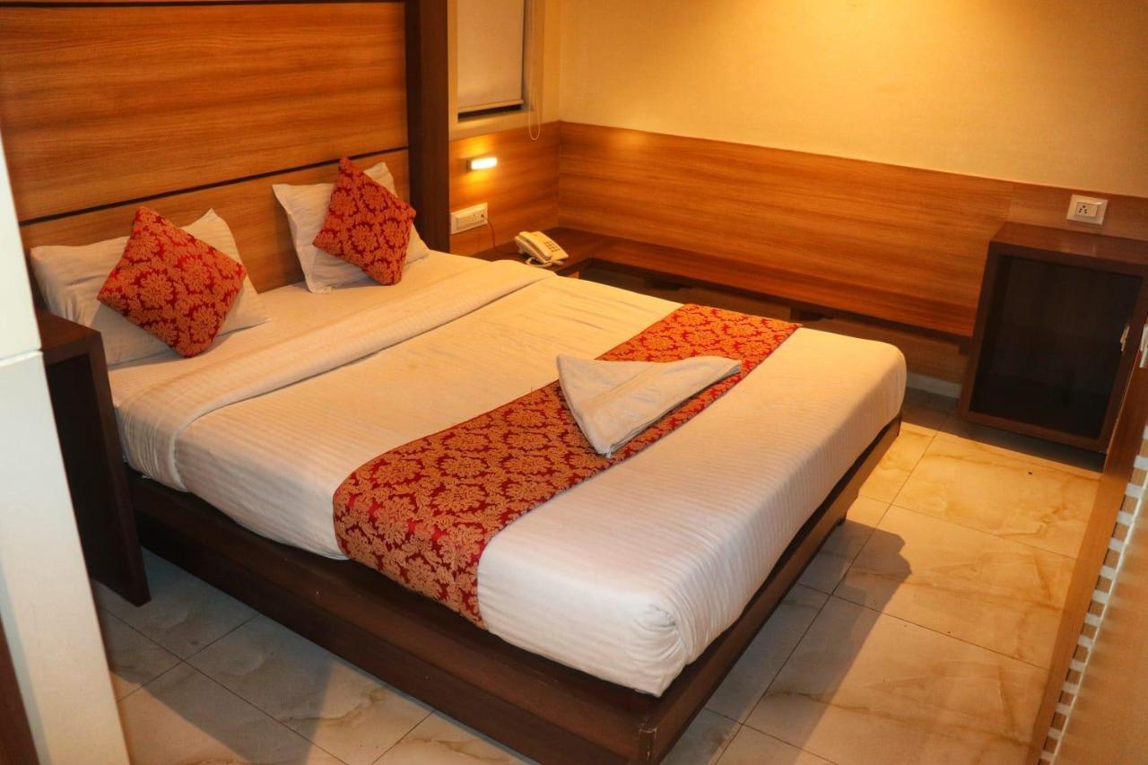 נאווי מומבאי Hotel Mourya Residency מראה חיצוני תמונה
