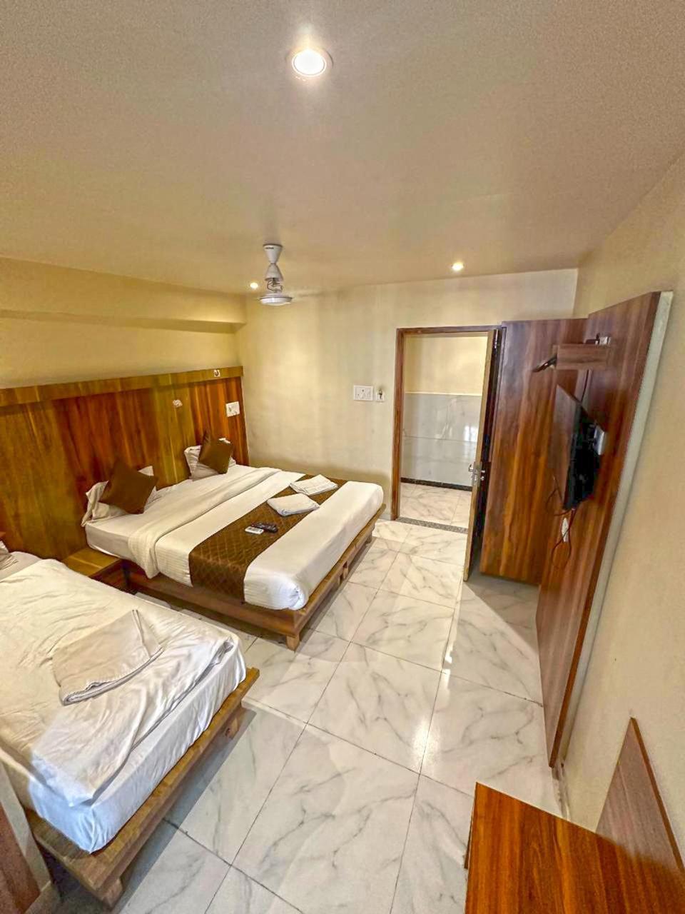 נאווי מומבאי Hotel Mourya Residency מראה חיצוני תמונה